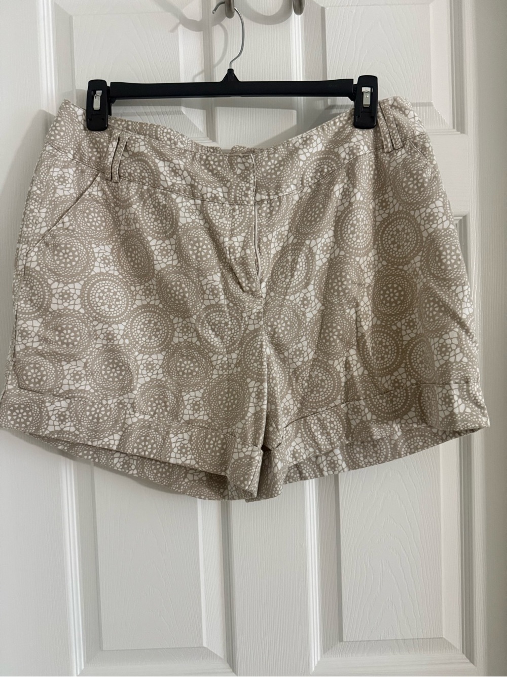 Classic Neutral Patterned Women's Shorts - Beige
